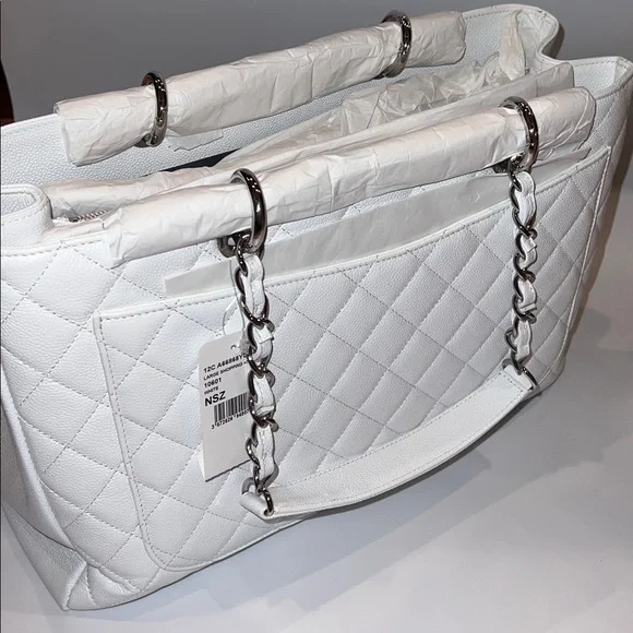 ❤️NWT CHANEL GRAND SHOPPING BAG IN CAVIAR WHITE LEATHER WITH SILVER HARDWARE - Picture 6 of 17